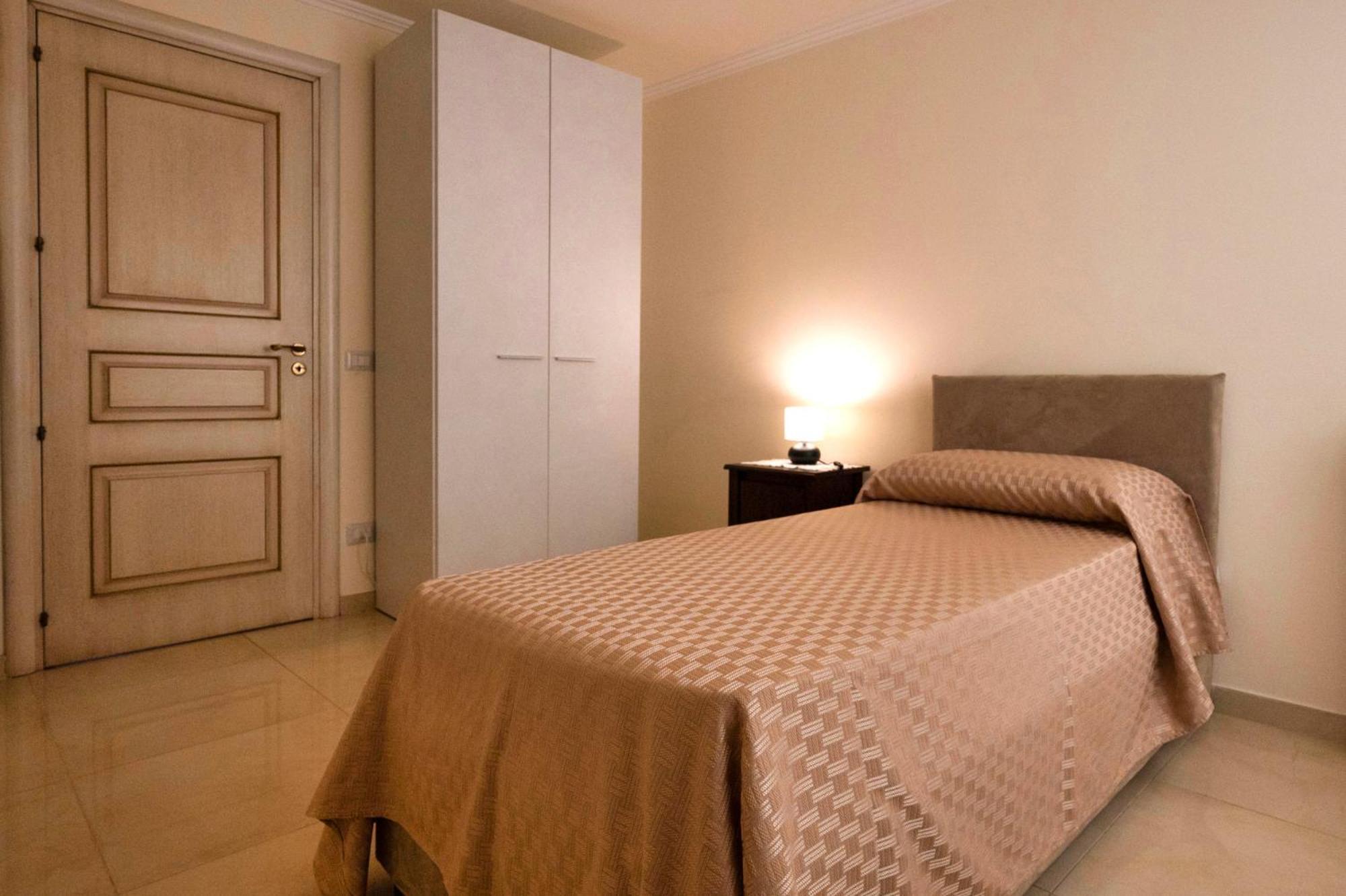 Atticus Apartment Giardini Naxos Bagian luar foto
