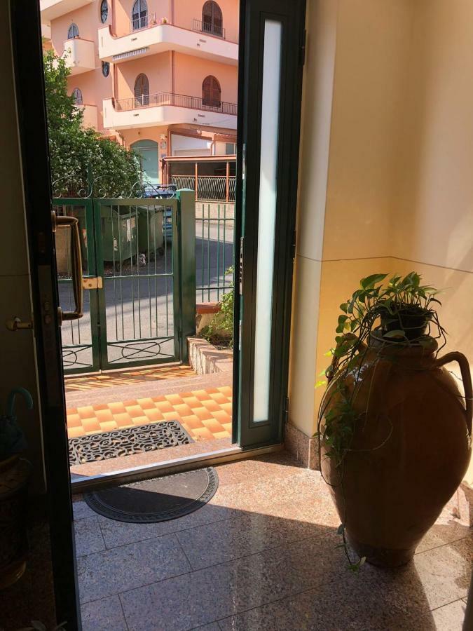 Atticus Apartment Giardini Naxos Bagian luar foto